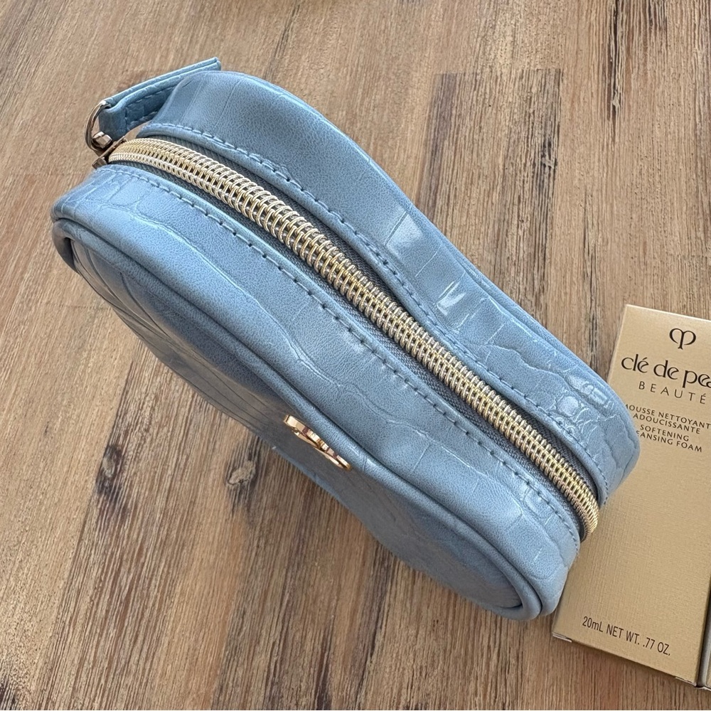 Cle de peau Makeup Bag and Travel Cleanser Duo - Picture 4 of 8